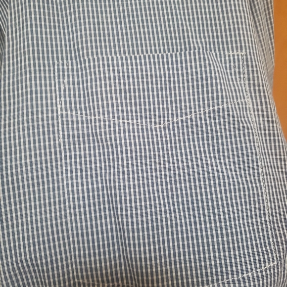 Van Heusen button down - Picture 3 of 5